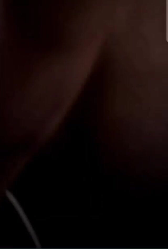 Me and my new slut: Une fille noire excitée se masturbe avec son copain pendant...