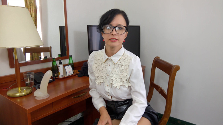 Wanilianna: Kinky Secretary and Her Glasses
