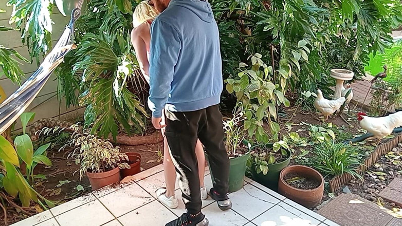 Bigjoefuckalott: Señora en rojo
