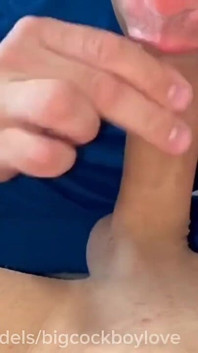 Merakam femboy rawak di lebuh raya - menghisap dan melancap! Seks kacak panas!