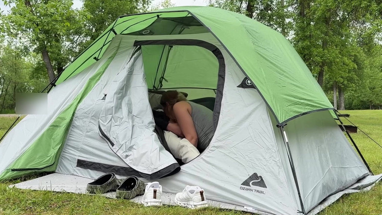 Mya Lane: Evli kadın parkta sikişirken izlenmek istiyor