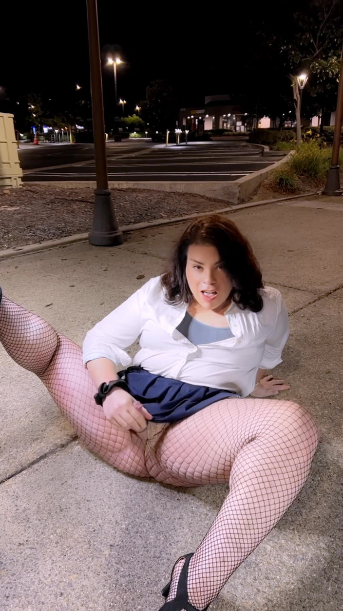 Janice Renee: 人妖在晚上露出