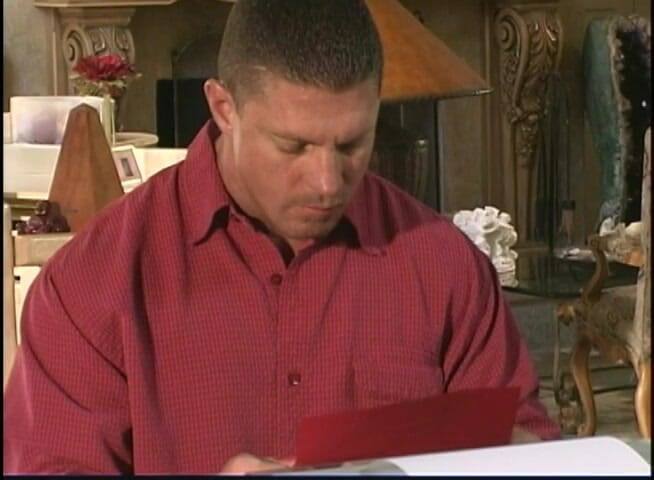 Solo Sensations: セクシーなランジェリーに完璧なJuggsを持つ孤独な金髪は自慰行為の商品です