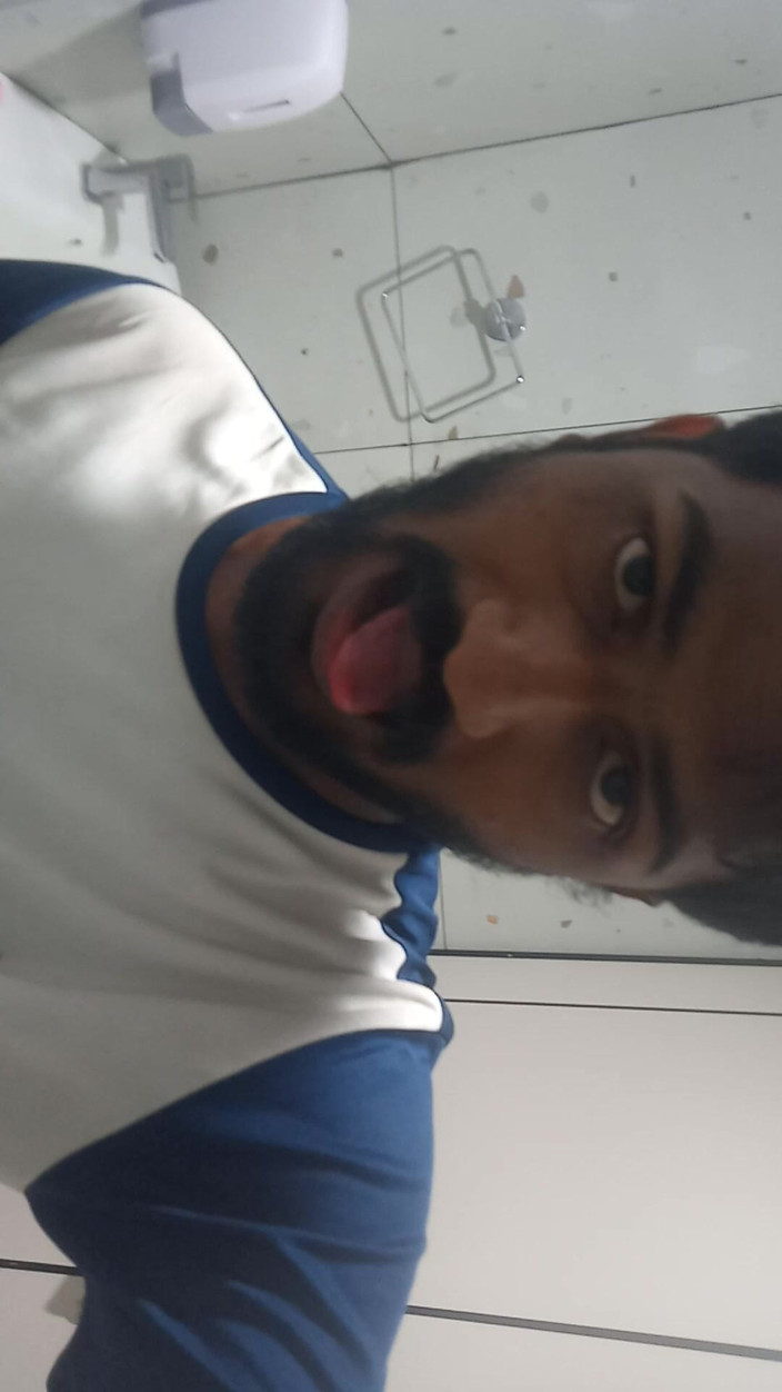 KUMBHA MANOJ KUMAR: Saya mengongkek hari ini mengongkek jururawat saya dengan begitu keras...