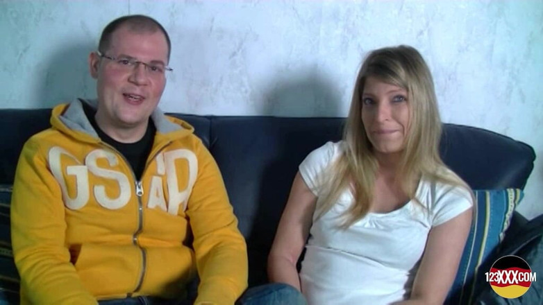 German amateur - 100% German hardcore videos: 彼女は乗馬が大好きで、今日は大きなペニスを用意しています