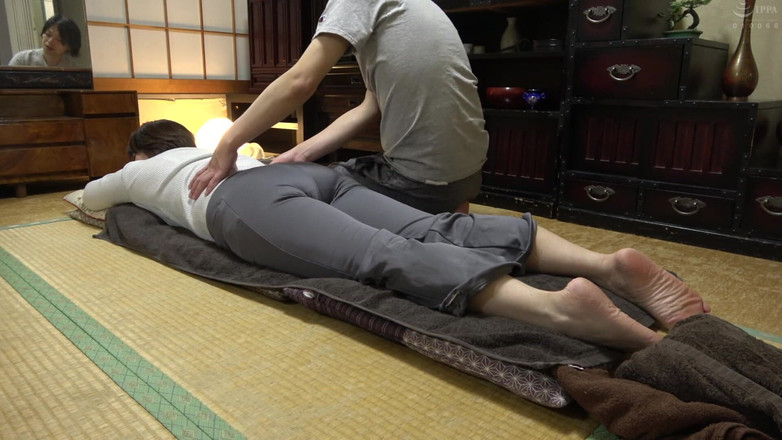 Vulture: Eh... Tunggu sebentar!! Si Dia Menarik Ke Bawah Seluarnya Semasa...