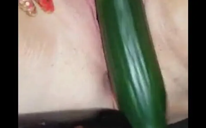 JJ Jewel BBW: Fucking My Pussy with Food