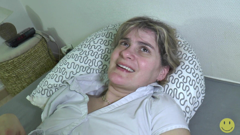 French Amateur Porn: 40 yaşındaki zenci adama yumruk sokuyor