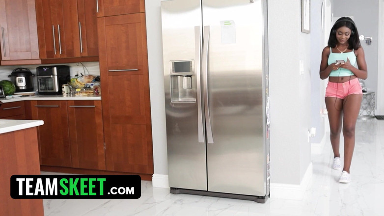 Team Skeet: Drafting a Fuck: Eddie Gets Seduced by Coach's Step Daughter