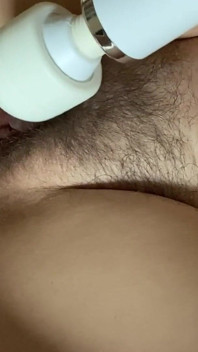 아마추어 털이 많은 항문 물총 오르가즘을 아내의 음란한 말로 합니다.