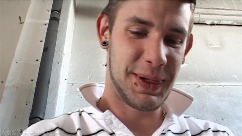 Young Bastards: Kaus kaki bau basti winkler