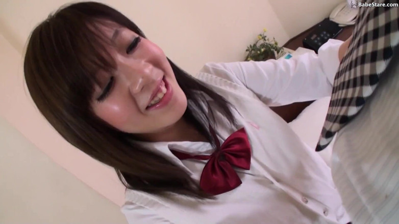 Babe Stare: Asian college girl gives a blowjob in the bathtub