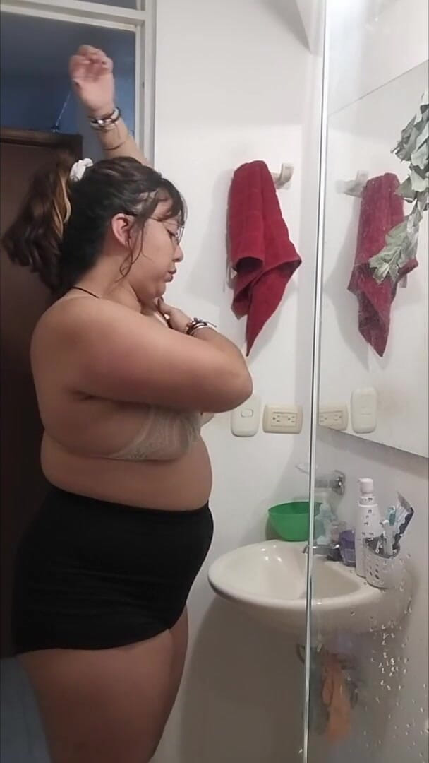 Nana Bela: Lavando Unas Axilas Peluditas
