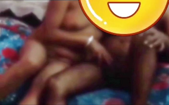 Indiangabruterajija: Desi Indische pas getrouwde milf vrouw gangbang met de vriend...