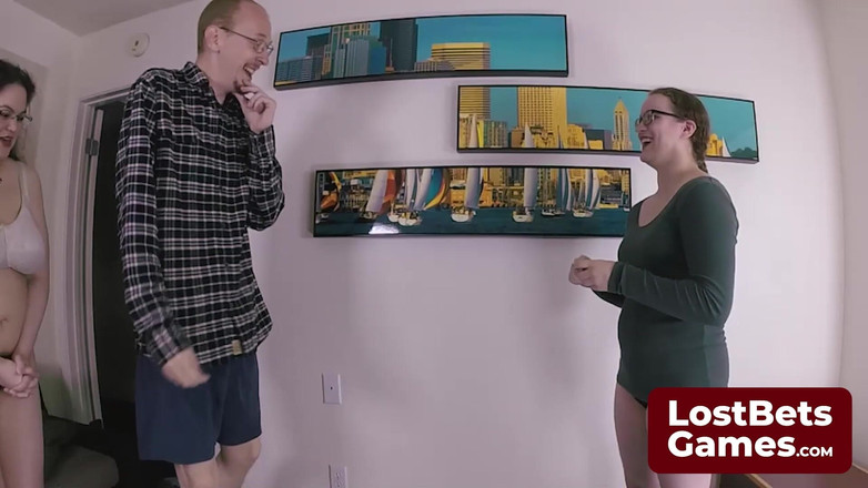 Lost Bets Games: 他们带着真正的热情潜入脱衣舞岩纸剪刀