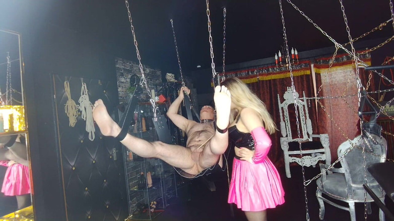 Queen_of_BDSM: ¡Alerta de polla pequeña! Siento lo siento por tu esposa