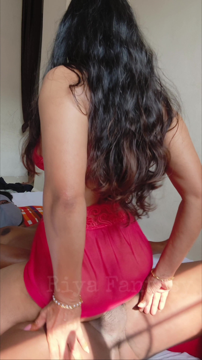 Riya Naidu: Sexy lingerie #26 neuken cowgirl klaarkomen in poesje