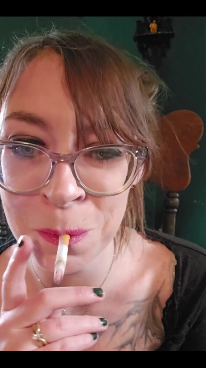 MistressThrope: Me encanta chupar humo en tu cara