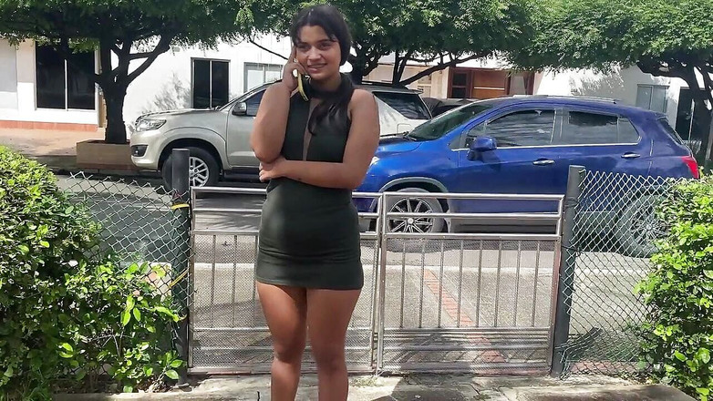 DAYANNA: Я приглашаю мою подругу в бассейн, и мы трахаемся в ванной