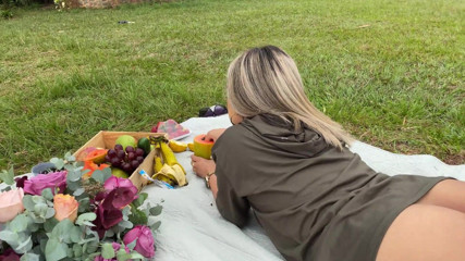 Naty Delgado: Una giornata di picnic! Fotto la mia stretta figa bagnata...