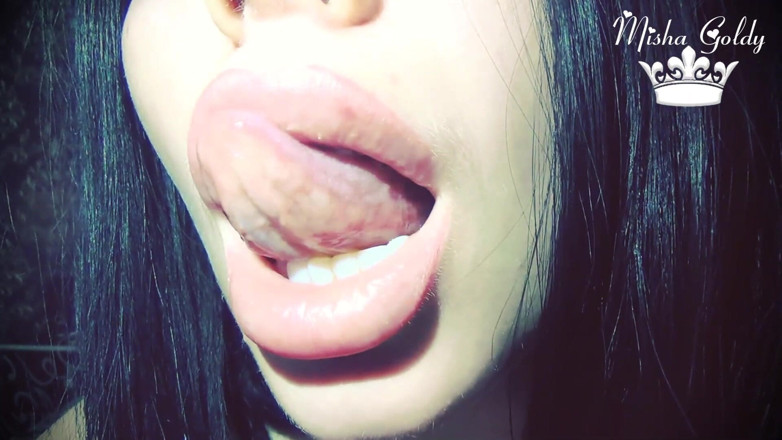 Goddess Misha Goldy: Saya melakukan bibir saya lebih besar! Bibir lebih besar - pancut...