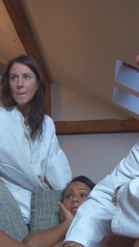 Duits - dokterspelletjes met twee meisjes