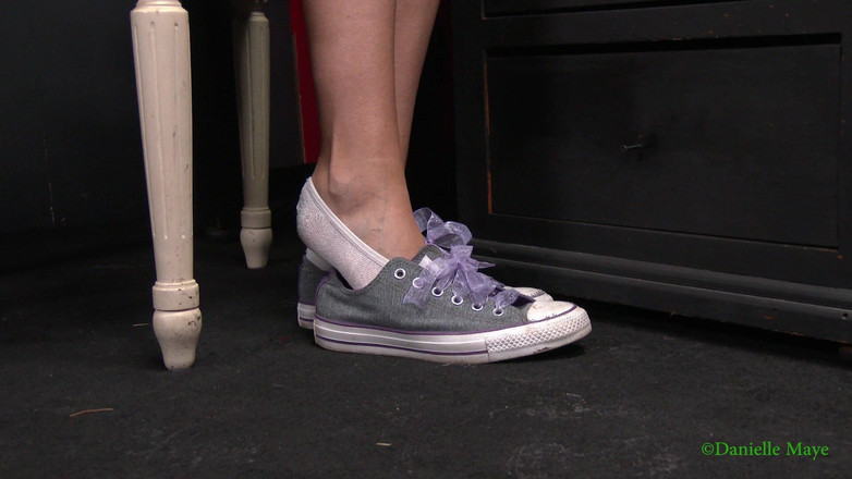 Danielle Maye: L'arrapante sneaker provocante