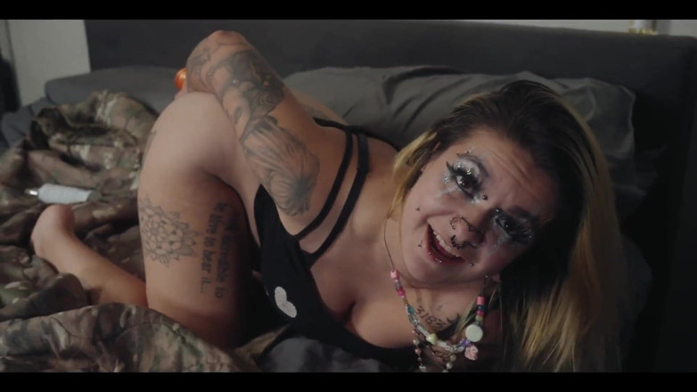 RealMaxxxSteele: Sorellastra gotica vergine anale beccata a masturbarsi e lascia che...