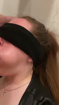 Sert derin oral seks, bir güzeli ağzından sikiyor!