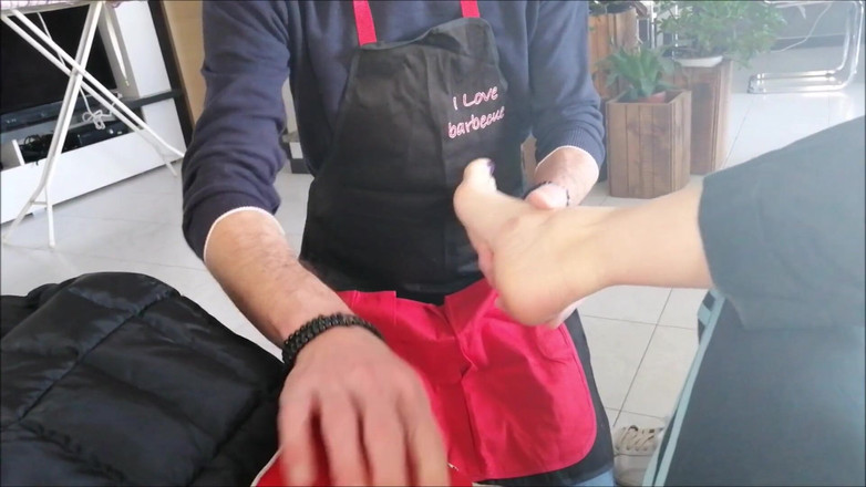 Yvonne: Bau kaki saya selepas gim dan saya akan membuatkan awak...