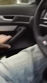 Růžová děvka mi kouří péro