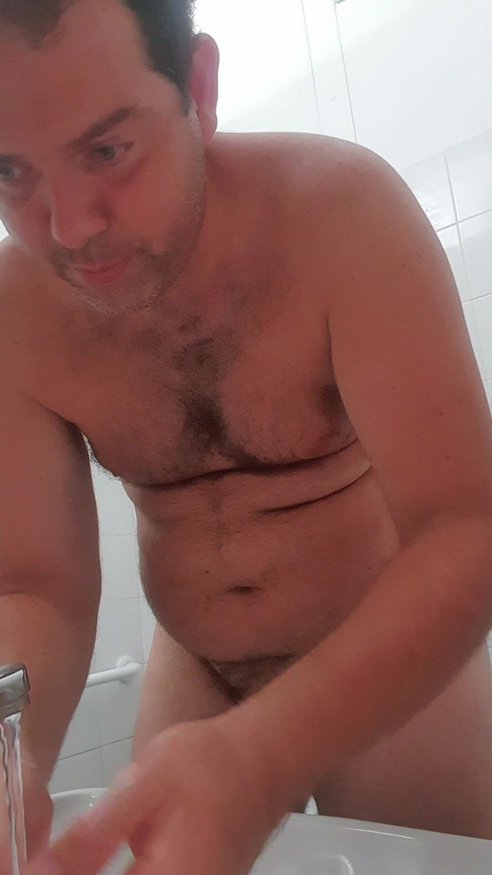 Mirko2589: Nackt im badezimmer