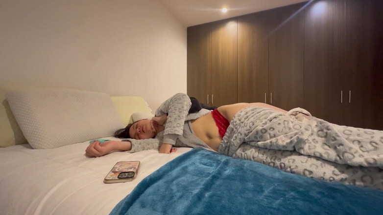 scarlettandc: Die Nachbarin Spielt Immer so, Als Wolle Er Lesbisch Sein