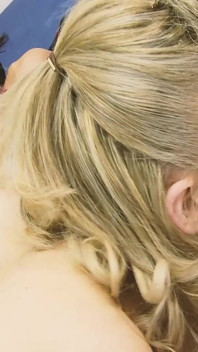 Lesbian dalam adegan 2_lesbian panas mengongkek antara satu sama lain dengan dildo mereka semasa seluruh pasukan menonton