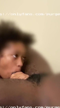 Awek Jerman ringan di atas katil / blowjob selamba / menelan dia menghisap air mani keluar dari batang saya