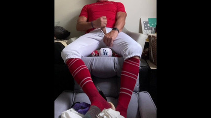 JockDad87: Pemain besbol Jockdad87 merakam pancutan mani dalam gear merah