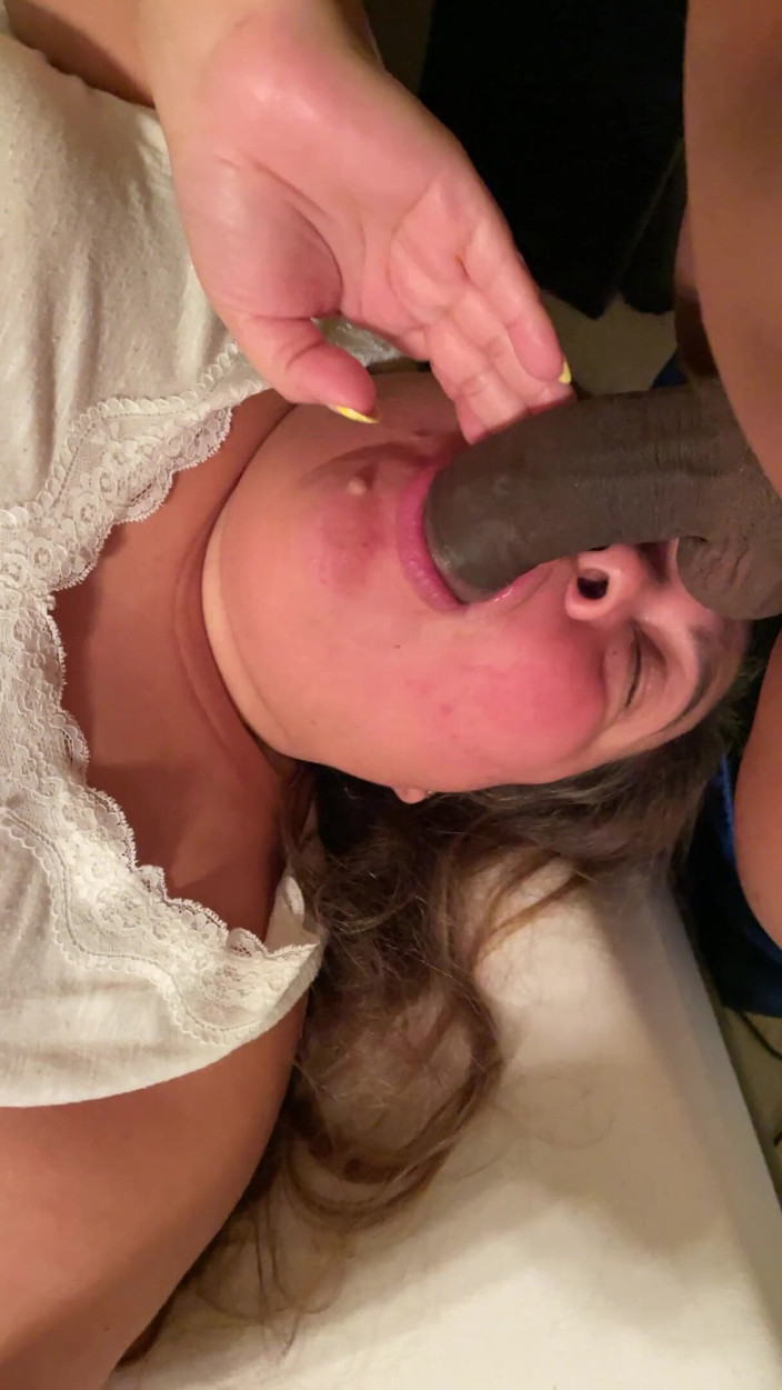 Namora Minx: Asian BBW gagging on big Latin dick