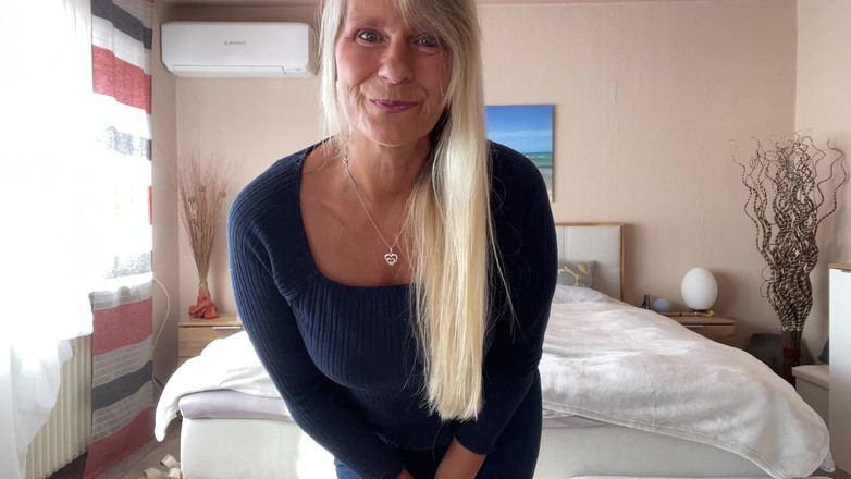 SweetSusi: Dressing Instead of Undressing