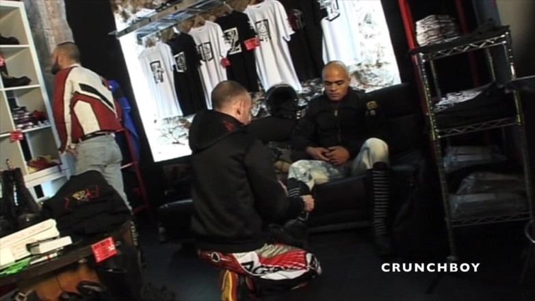 FETISH BDSM STUDIO: Fetiš tvrdé podřízení s skins chlapci