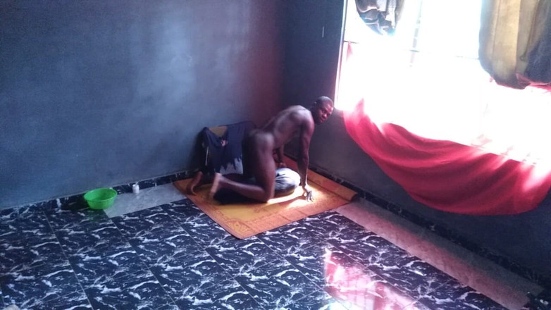 Moviesporn1: 밤에 나는 아침이 나오기 전에 열심히 일해