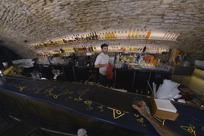 Virtual Real Gay: Closing the Bar