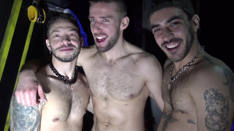 Bareback Made in Spain: John Drachelli šuká bez kondomu s Hurikánem a Douglasem Smithem
