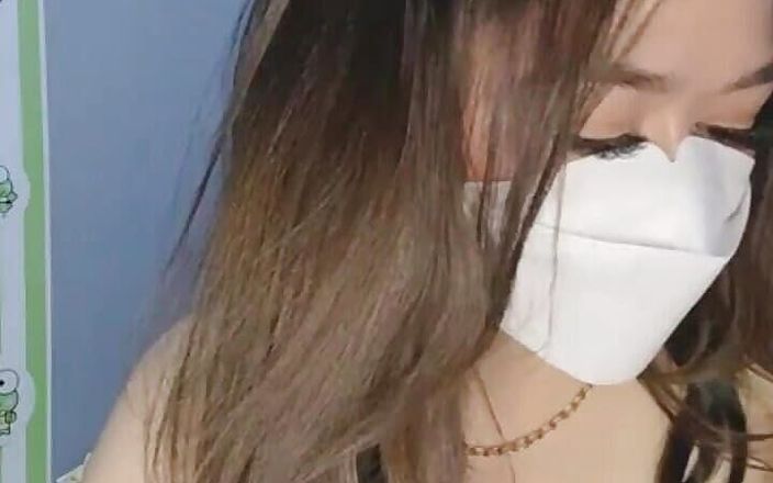 Indonesia live: Virální asijská dívka nadržená a mokrá kundička potřebuje velký penis