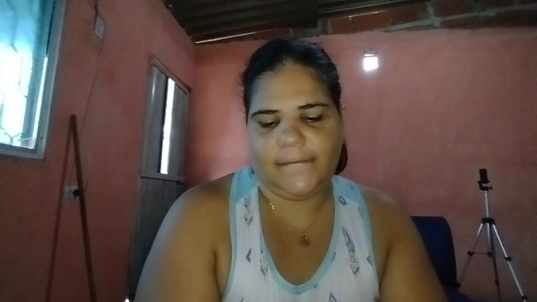 Adribella69: Mi hijastra tiene un culo tan grande que no puedo...