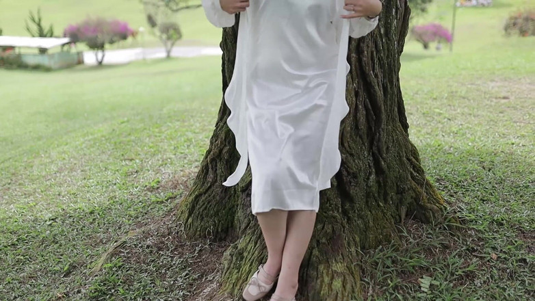 deafheaven666: Moje první veřejné video, masturbace v mých bílých saténových šatech