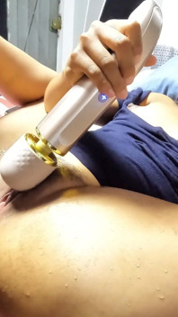 Dlaczego wkładasz wszystko? Powiedziałem ci tylko głowa ouch! Mój tyłek