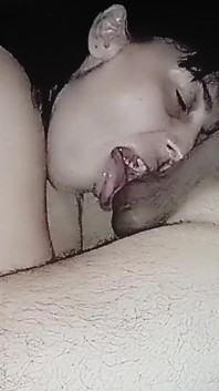 아빠의 공을 먹다가 사정할 때까지 먹어