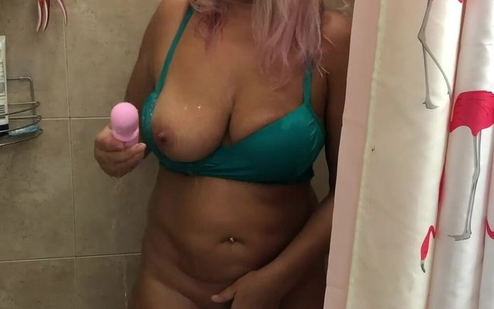 PinkhairblondeDD: Con điếm tóc vàng nóng bỏng trong phòng tắm