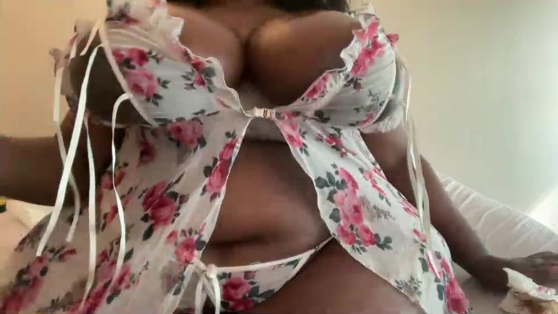 Legendary Booty Overdose: Bbw-milf stuitert haar grote tieten