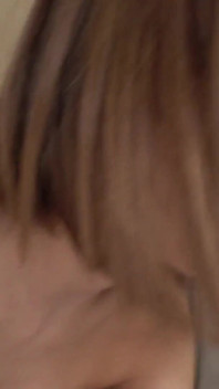 茶色い髪でボブの女性:水族館のスタッフで豊満な女性、1年の休止後、セックス中にお尻がピクピクする!!